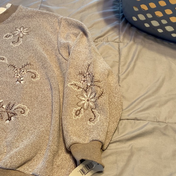 Bon Worth Crewneck Top - Picture 2 of 8